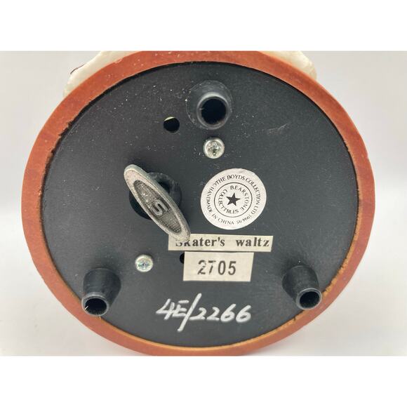 VTG 1996 Boyds Bears Helping Hands Skaters Waltz Musical Snow Globe - Picture 5 of 5